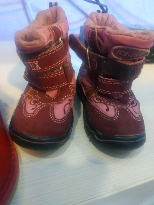 Продам детскую обувь