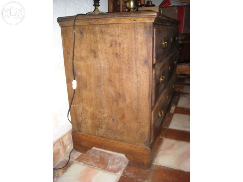 Cómoda antiga D. Maria em nogueira