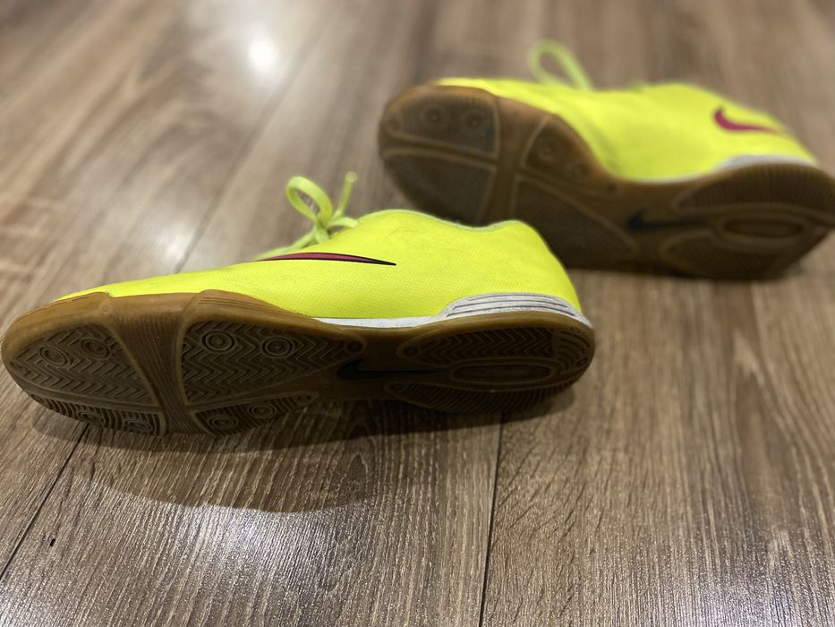 Halówki buty do piłki nożnej NIIKE 38
