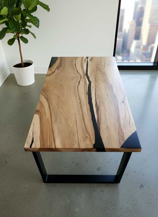 Stolik kawowy orzech włoski + żywica