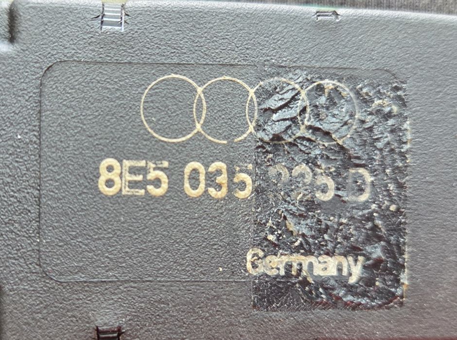 Antena audi A4 B6 2002  8E5 035 225D