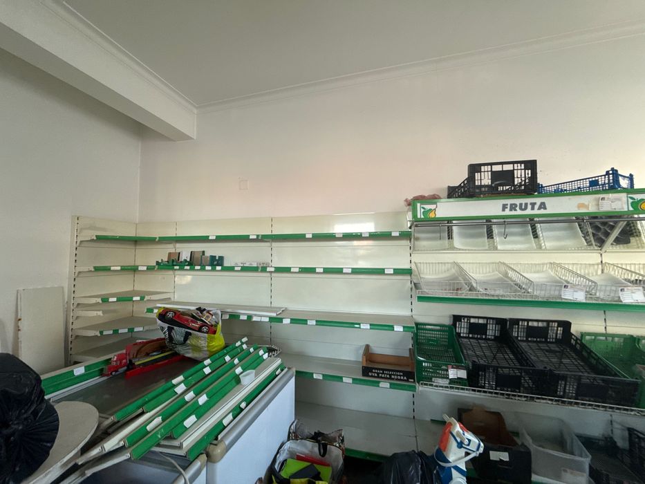 Estantes com Prateleiras de mini mercado