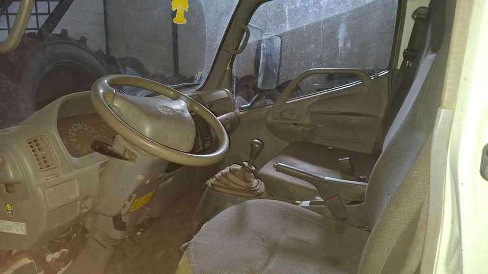 Toyota dyna 9 lugares basculante