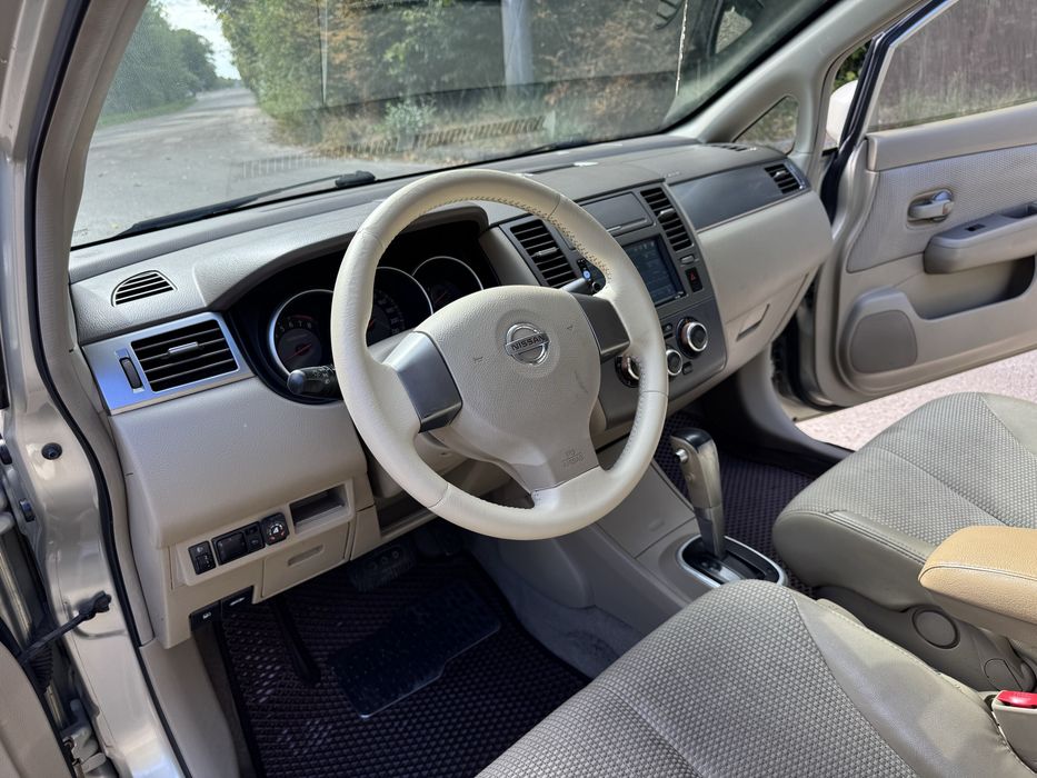 Nissan Tiida 1.6 автомат