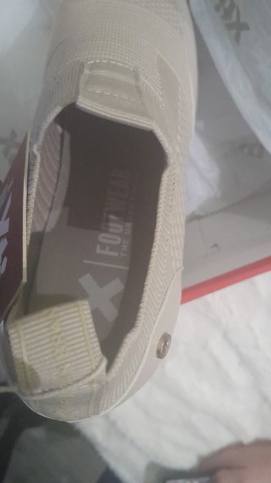 sprzedam buty nowe