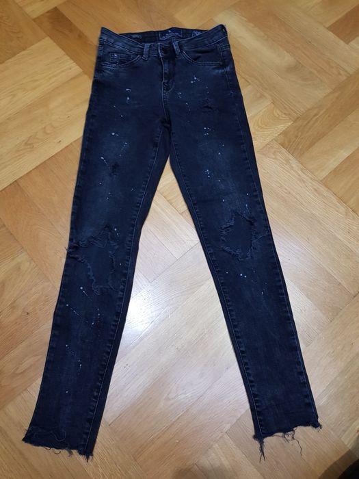 Czarne dżinsy z błyskiem