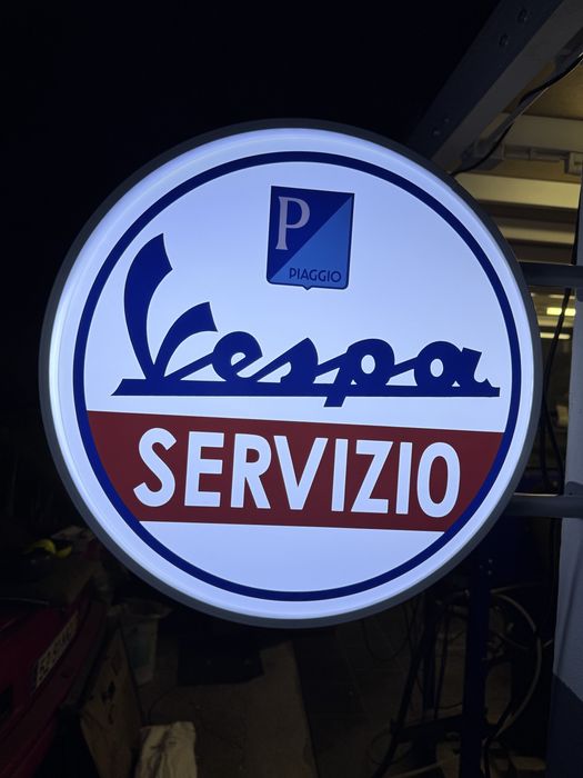 Luminoso Vespa Servizio