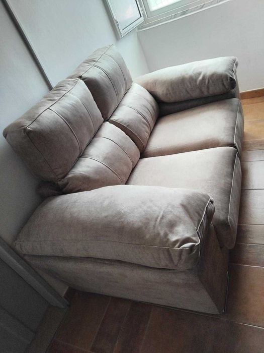 Sofá 2 lugares 180 cm extensível com Impermeabilização/Proteção Repele.Assentos deslizantes;Encostos de cabeça rebatíveis