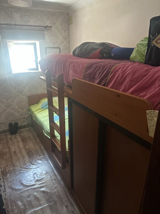 Vendo cama de madeira maciça