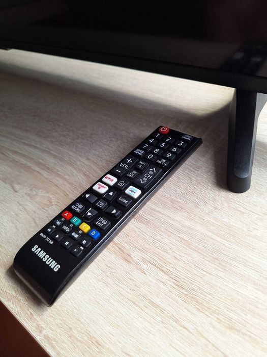 Smart TV Samsung 43" 4K UHD (Modelo RU7025) – Na Caixa Original