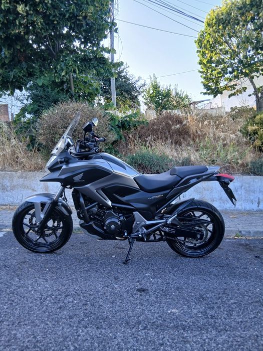 Honda NC750X de 2015 com 33 mil km, muito bom estado
