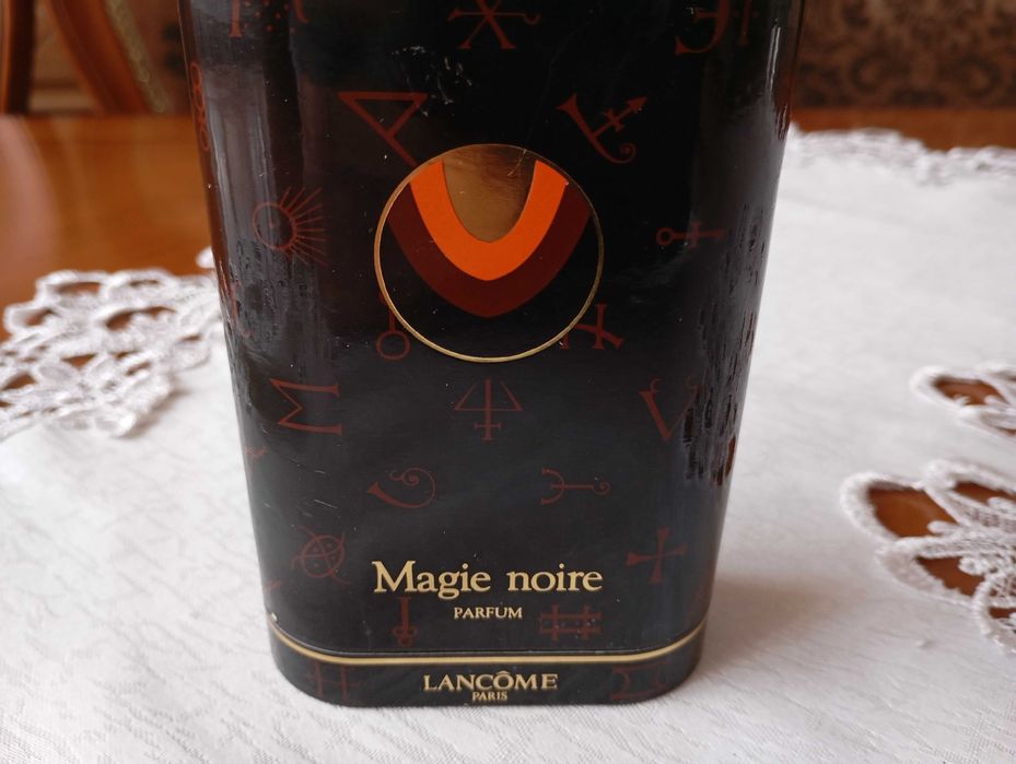 Вінтажні жіночі парфуми Magie noire від Lancome