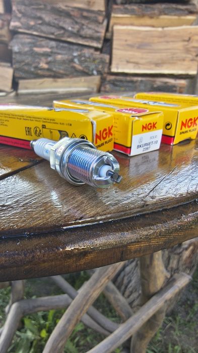 Свечи зажигания NGK BKUR6ET10