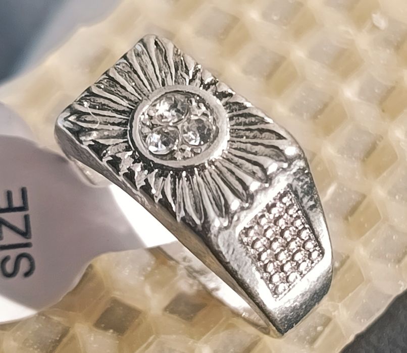 Перстень з каменями