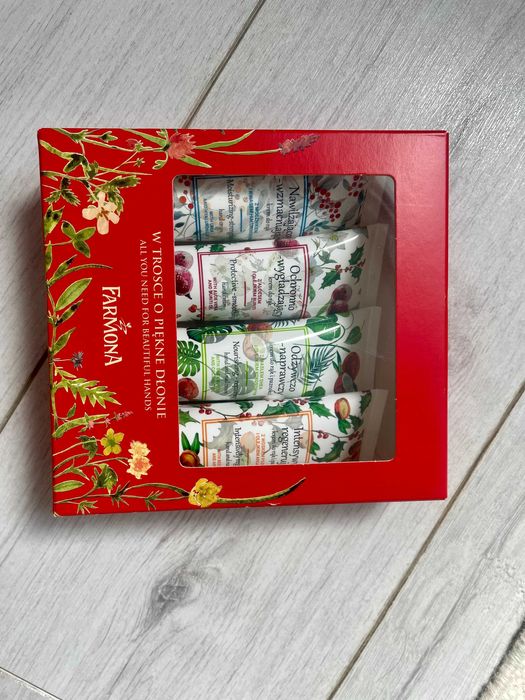 Nowy zestaw 4 kremów do rąk Farmona zapakowany w prezentowe opakowanie