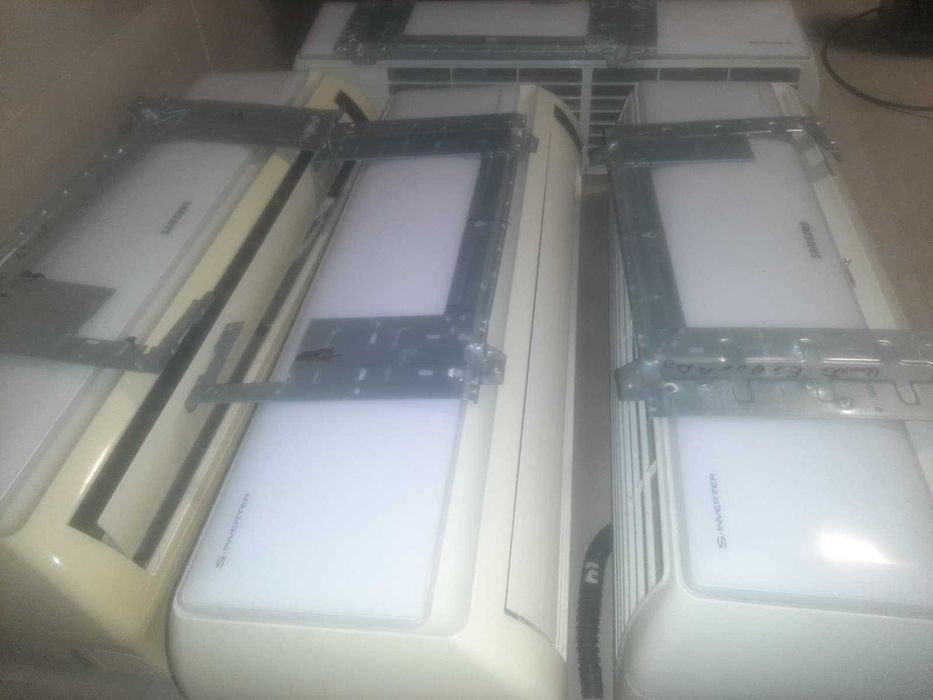 Máquinas Ar Condicionado multisplit Samsung com comandos e suportes
