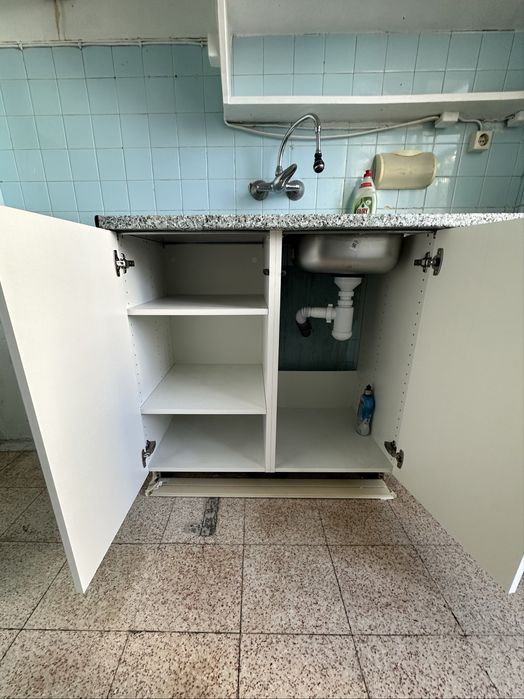 Móvel Inferior Branco de Cozinha