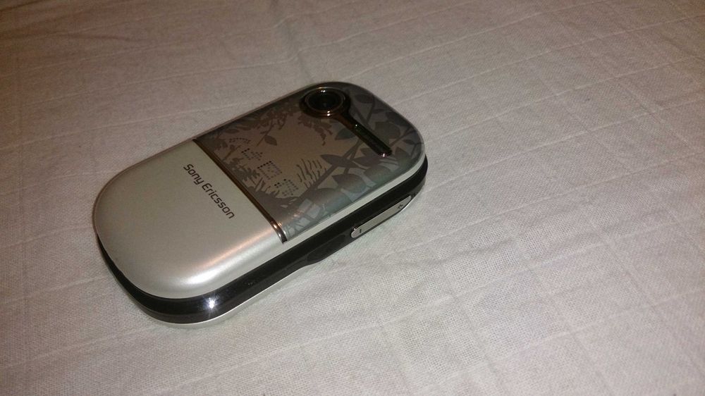 sony ericsson z250i (tmn/meo)