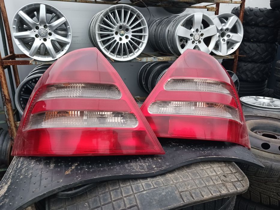 Mercedes w 203 lampa tył prawa lewa seden