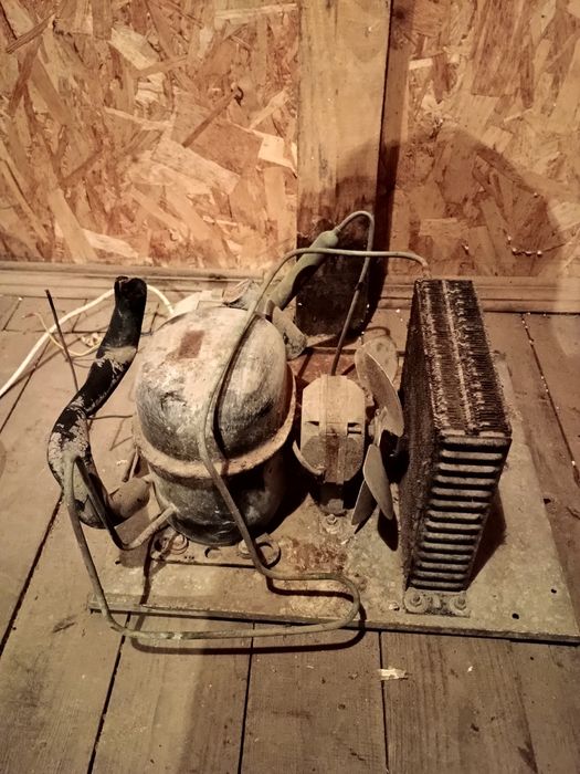 Компрессор для холодильного шкафа-витрины