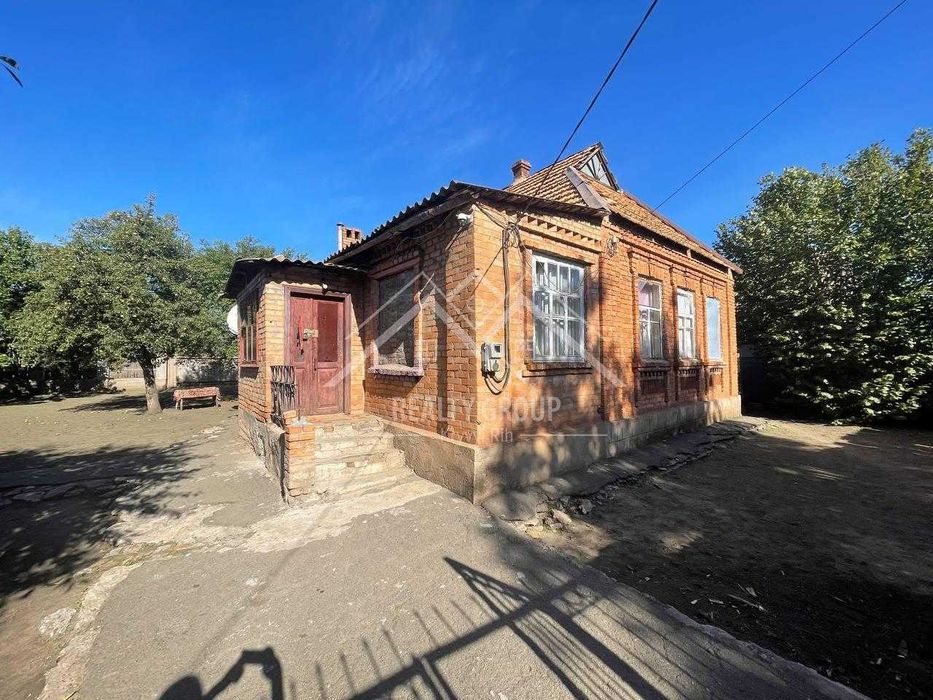Продаж затишного будинку по Черняховського