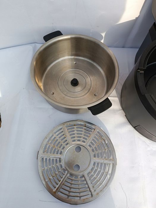 Klarstein Vendure Frytkownica uszkodzona podstawa