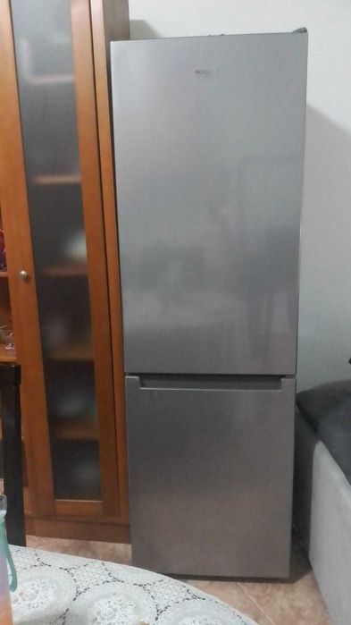 Frigorífico Hotpoint inox combinado – congelador em baixo