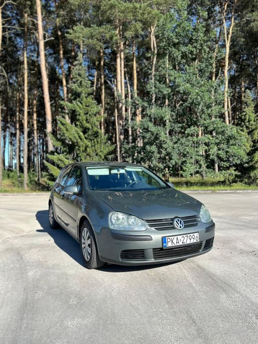 Golf 5  1.6 benzyna po przeglądzie sprawna kilma