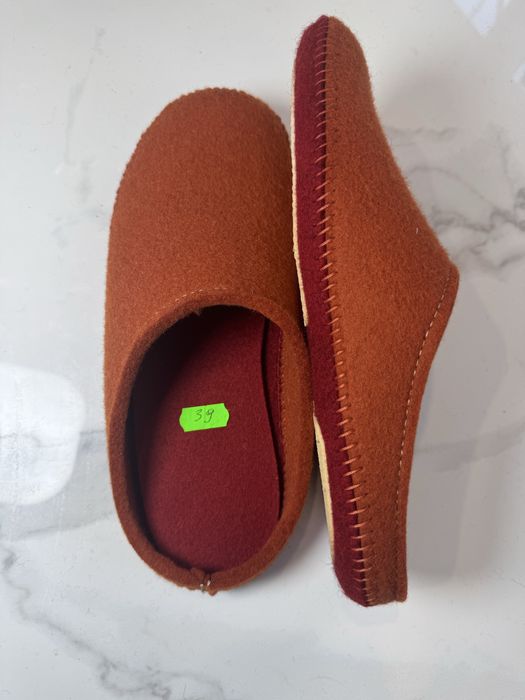 Тапки з натурального войлока.