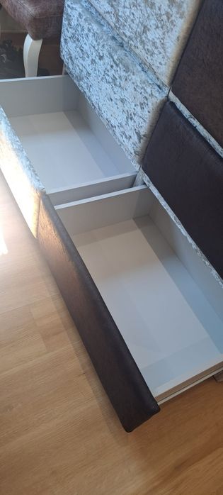 Cómoda Forrada a Veludo e Pele