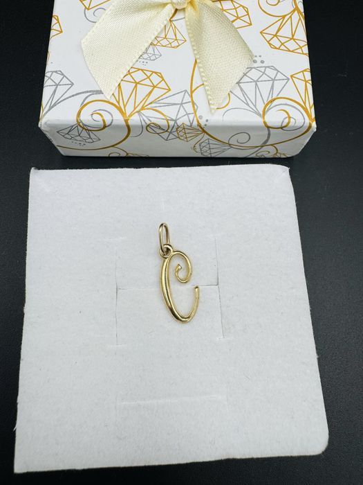 Nowa zlota zawieszka literka C proba 585 waga 0,56g