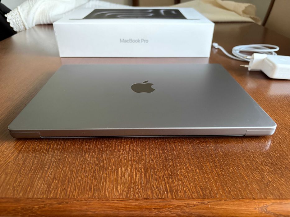 MacBook Pro M3 , 1TB SSD, 8GB Ram, stan bdb