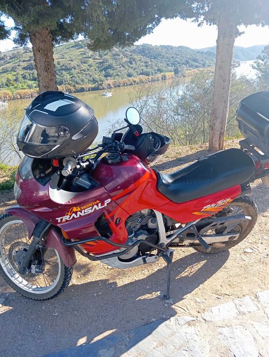 Mota pronta a rolar, sem nada a apontar dentro do uso diários