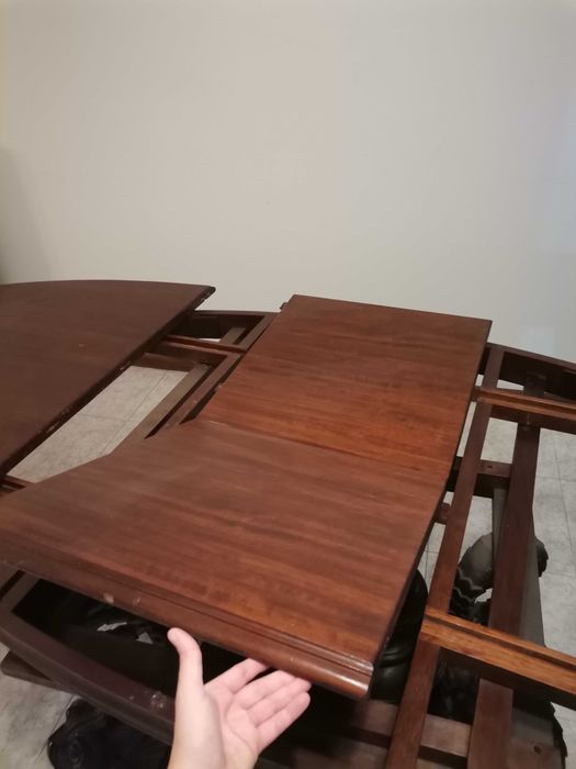 Mesa de jantar de madeira