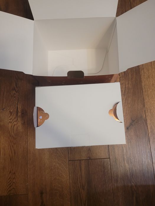 Kuferek świąteczny Charlotte Tibury