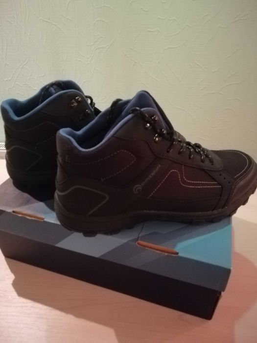 Продам мужские демисезонные ботинки OUTVENTURE черные