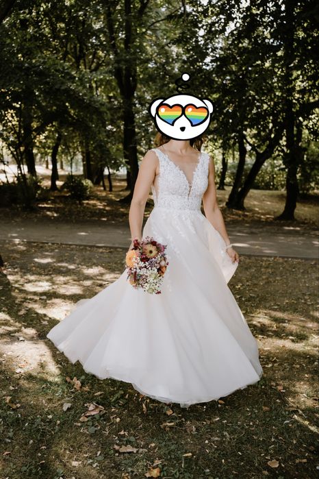 Piekna suknia ślubna w kształt A, na rozmiar S/M