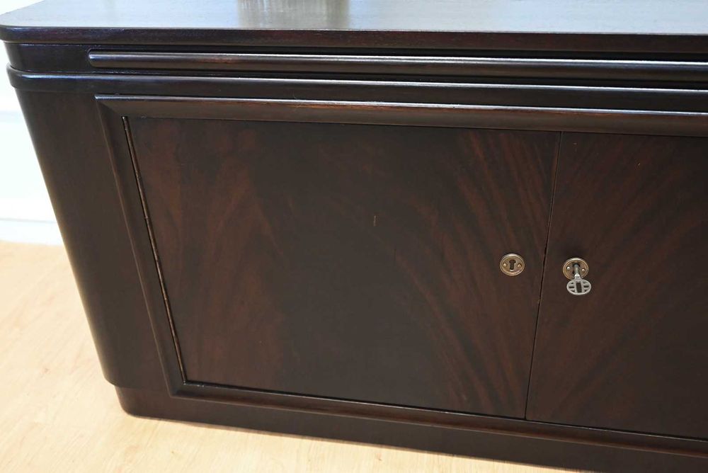 ciemna mahoniowa szafka art deco pod tv s080310