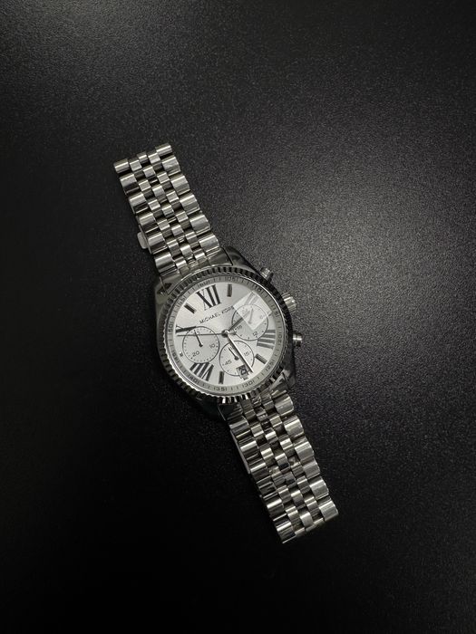 Годинник Майкл Корс