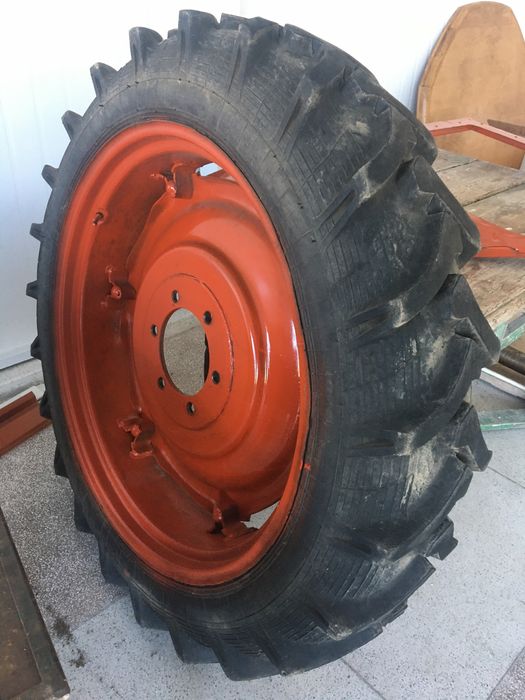 Продам колесо Т-25 з диском,резину,диски.