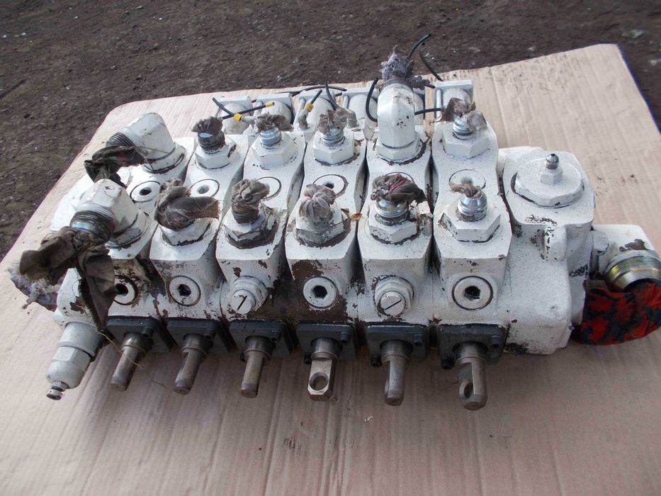 Rozdzielacz hydrauliczny 6 sekcji sterowany pneumatycznie śmiecia HEIL