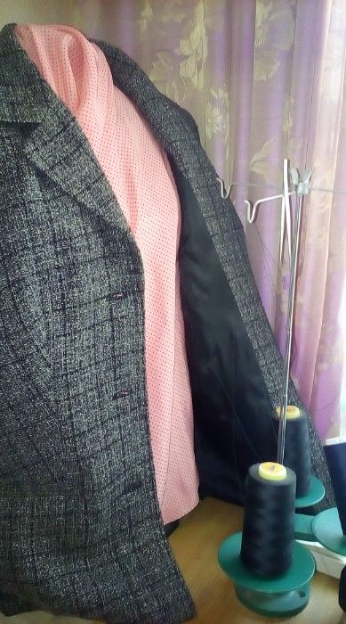 продам новий жіночий костюм на підкладці 50-52розм.