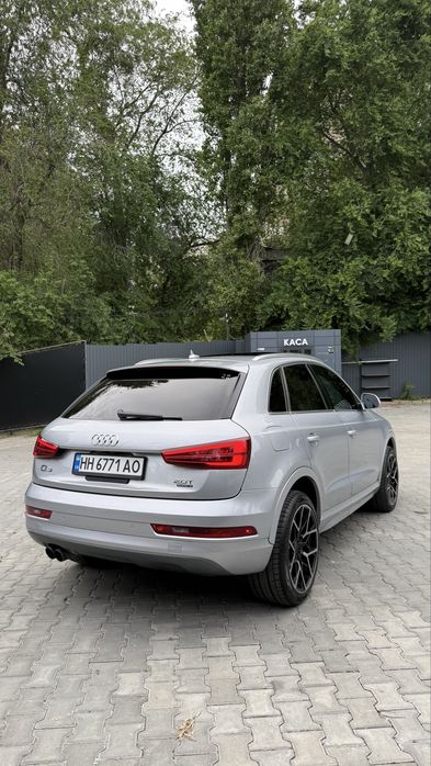 Продам Audi Q3 quattro (автомат !)