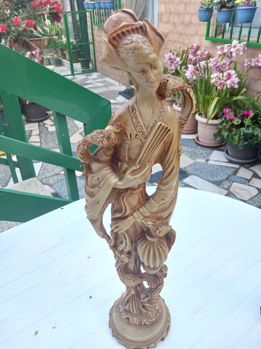 Três estatuetas em marfinite novas