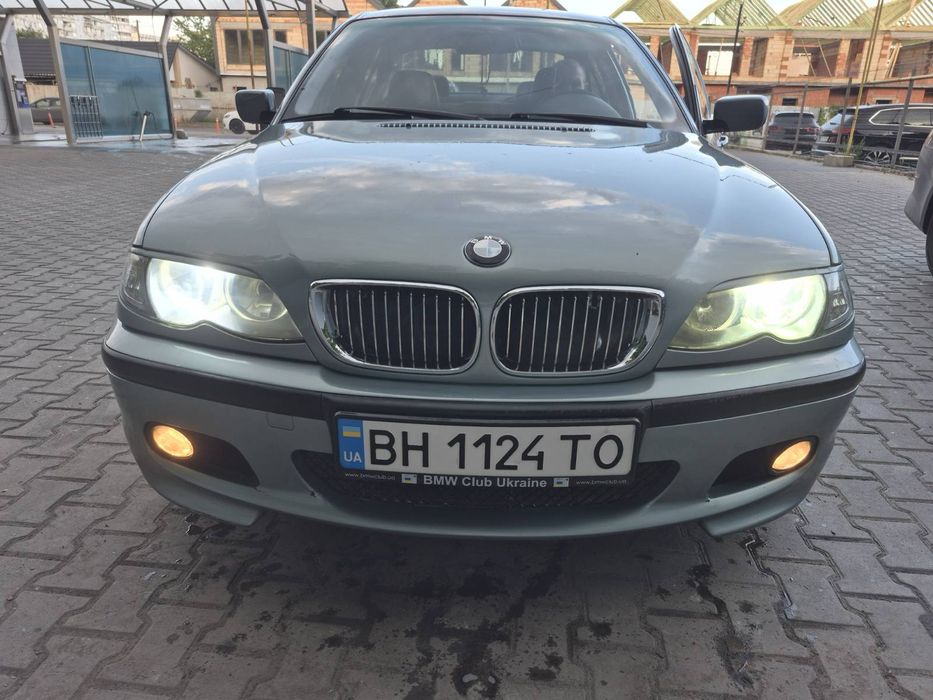 Автомобіль БМВ 320і