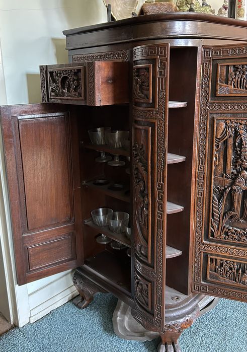Armário bar oriental em madeira maciça