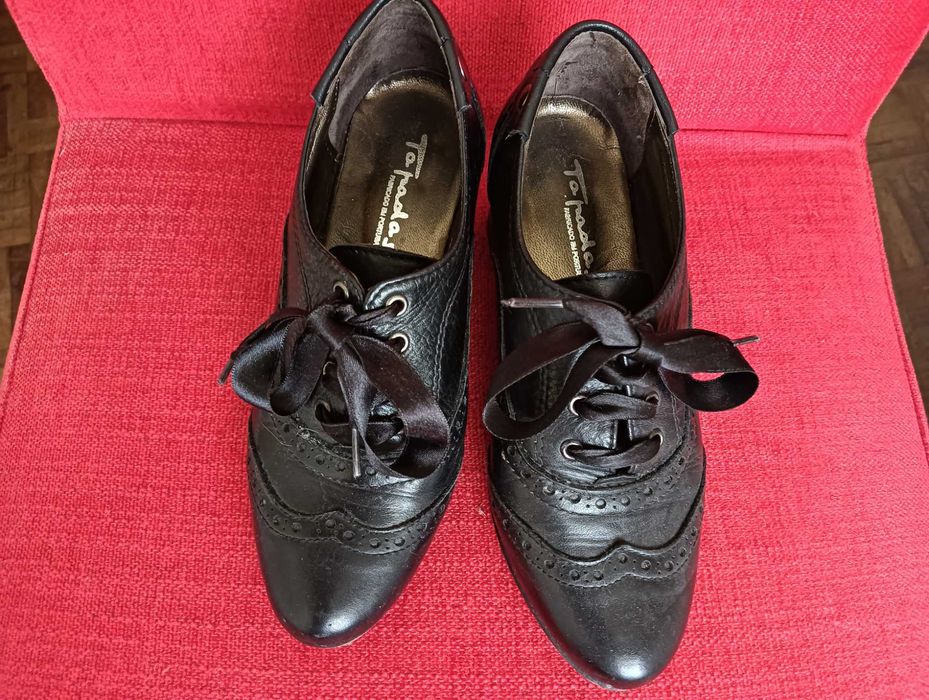 Sapato em pele preto Tapadas nº35 com fita de cetim