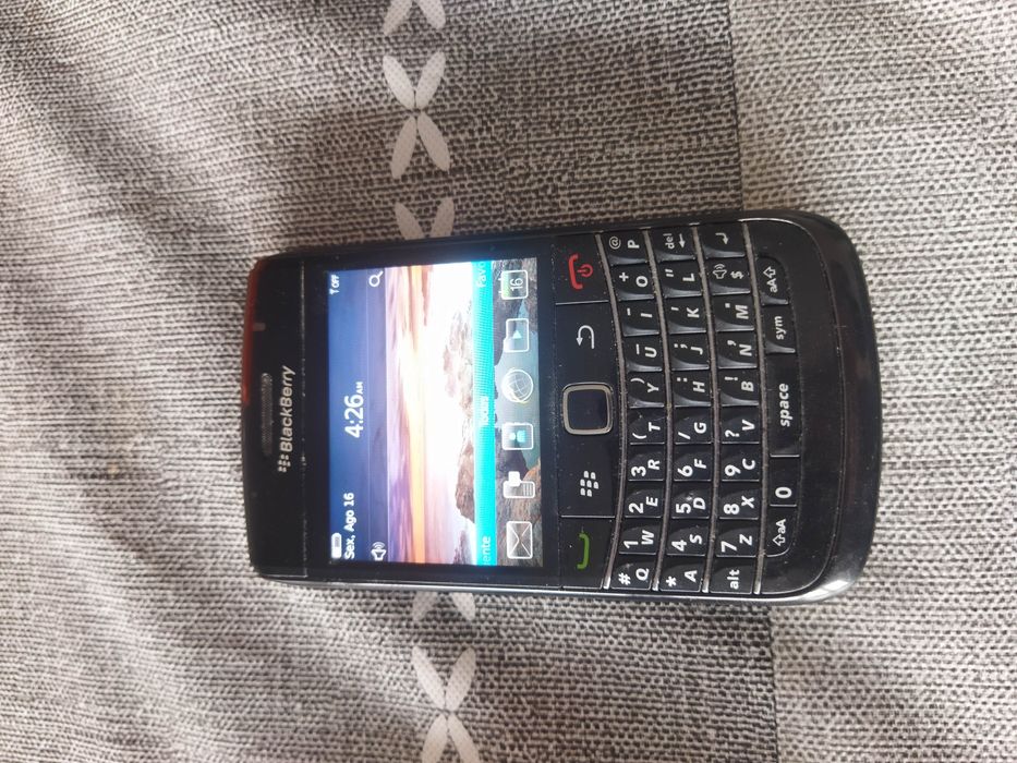 BlackBerry Bold 9780 in very good condition, with accessories63823838979073121