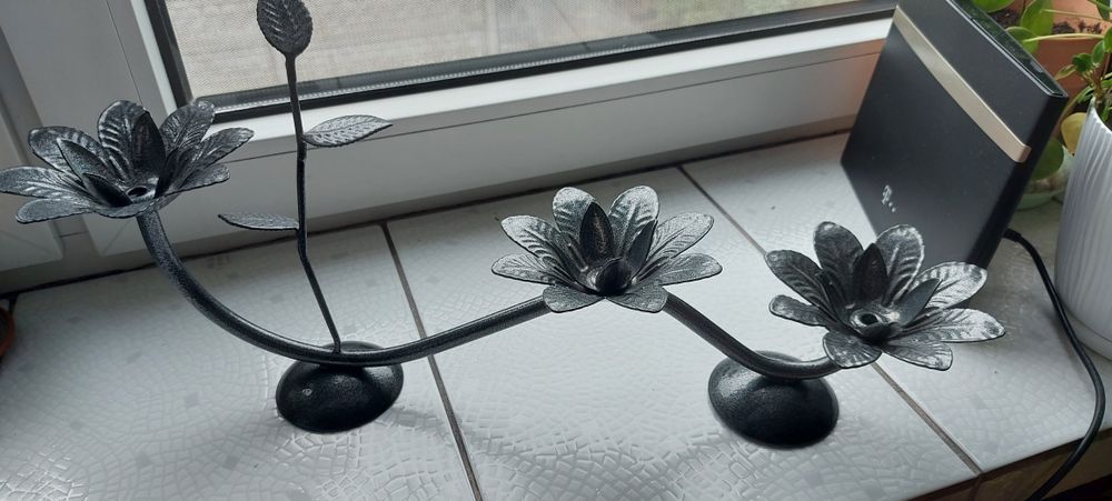 Potrójny świecznik liście