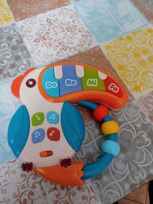 Zabawka dla dzieci tukan pianinko